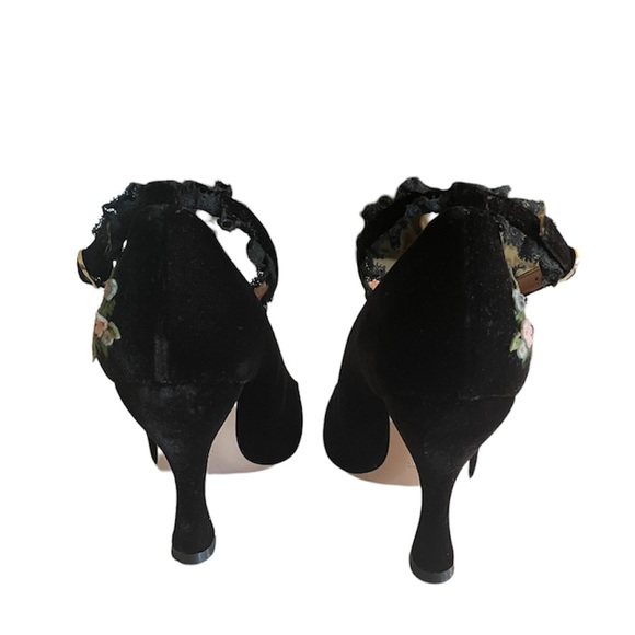 Red Valentino Black Velvet 4.5” Pumps Lace Straps Floral Appliqués 37.5 - Picture 5 of 7